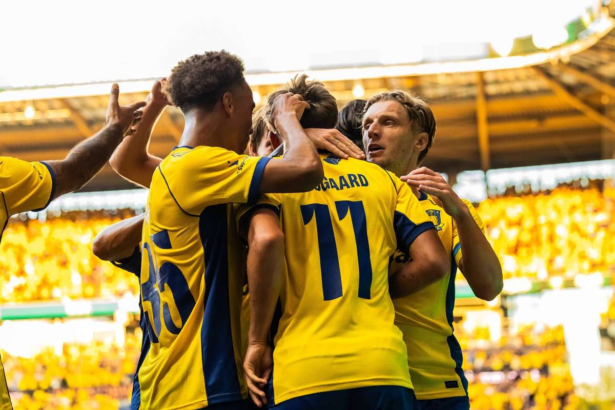 10 oameni Brondby invinge un deficit de 3 0 contra echipei lui Sigurdsson