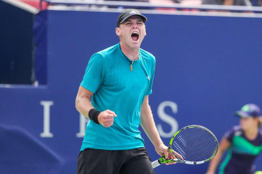 Alex Michelsen il socheaza pe Lorenzo Musetti la Toronto Masters