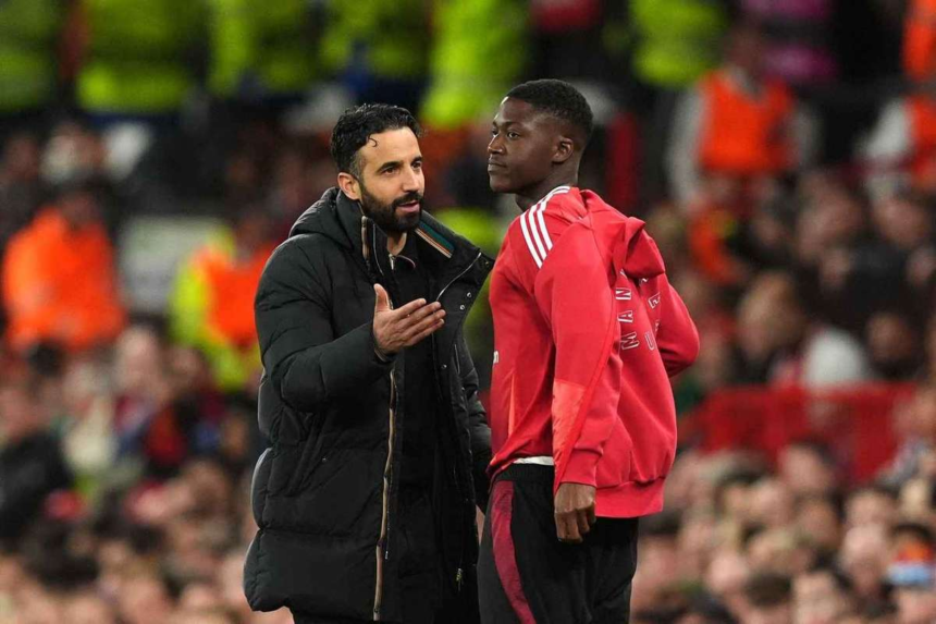 Amorim ii spune lui Mainoo ca trebuie sa il inlocuiasca pe Fernandes pentru a incepe pentru Man Utd