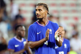 Bayer Leverkusen semneaza fundasul Lois Bade de la Sevilla pentru un contract de cinci ani