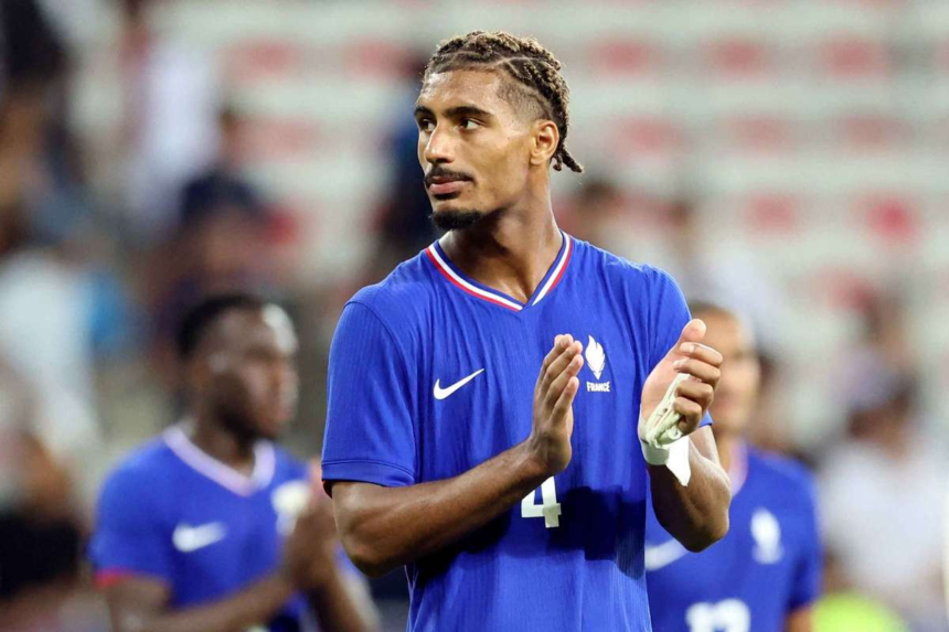 Bayer Leverkusen semneaza fundasul Lois Bade de la Sevilla pentru un contract de cinci ani