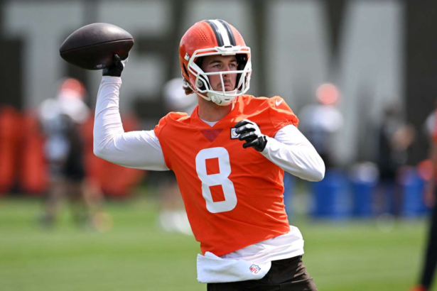 Cleveland Browns tradeaza fundasul Kenny Pickett la Raiders