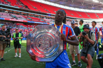 Eberechi Eze semneaza cu clubul din copilarie Arsenal de la Crystal Palace
