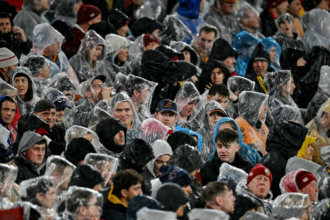 Fulgerele cauzeaza intarziere mare in a doua parte a celui de al treilea Test al Leilor