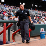 Jen Pawol este prima femeie arbitru de baza de acasa in seria Braves Marlins