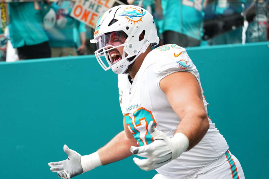 Miami Dolphins l prelungesc contractul lui Zach Sieler pentru 6775 milioane de dolari