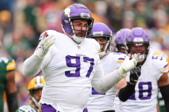 Minnesota Vikings schimba DT Harrison Phillips cu Jets pentru alegeri la draft