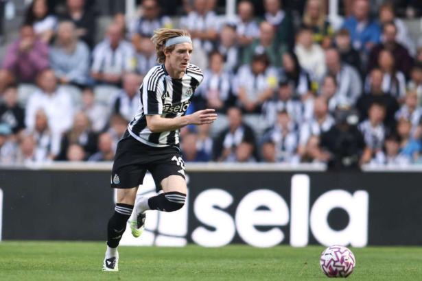 Newcastle se confrunta cu o noua problema de accidentare pe masura ce Anthony Gordon paraseste meciul de pregatire