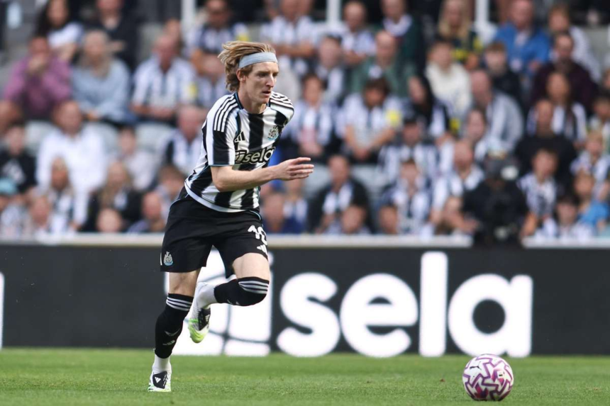 Newcastle se confrunta cu o noua problema de accidentare pe masura ce Anthony Gordon paraseste meciul de pregatire
