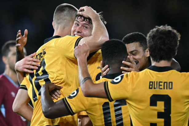 Rezumat EFL Cup Lupii inving West Ham Sunderland si Leeds infrunta surprize