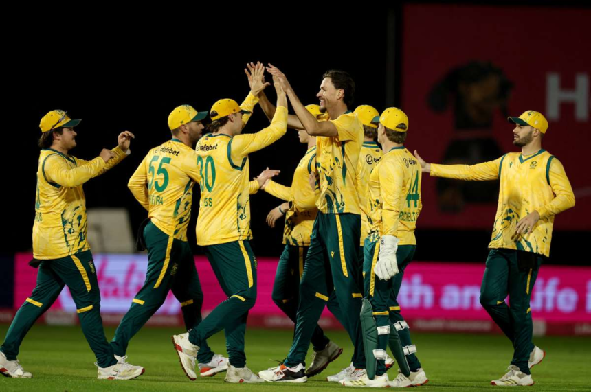 Africa de Sud invinge Anglia cu 14 runs intr un meci scurtat de ploaie