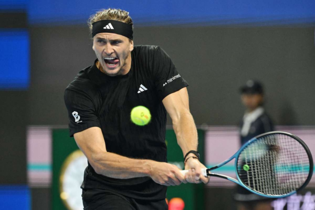 Alexander Zverev castiga meciul de deschidere din Beijing impotriva lui Lorenzo Sonego