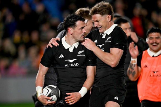 All Blacks dominau Springboks neglijenti pentru a extinde seria de victorii de la Eden Park