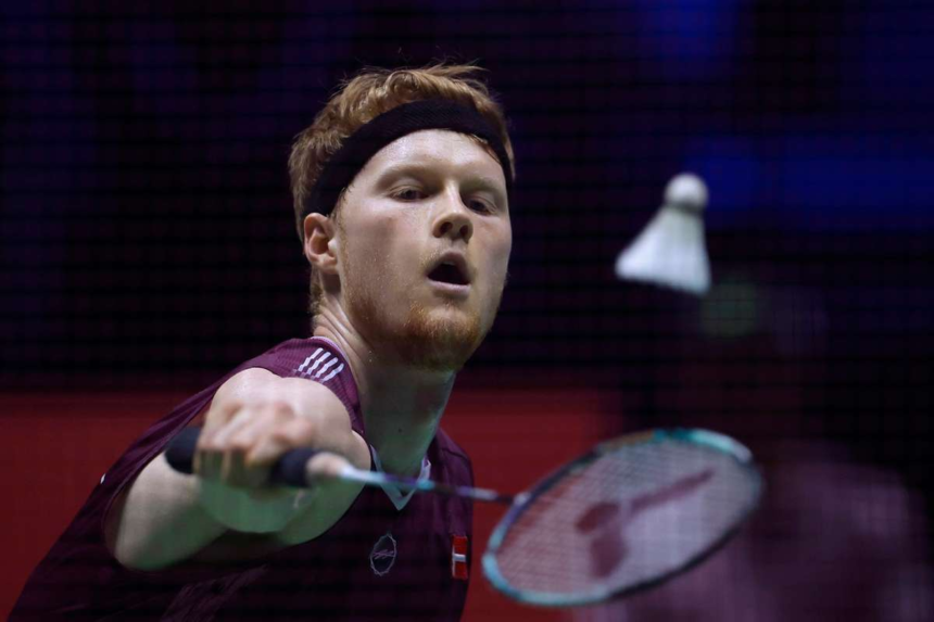 Anders Antonsen avanseaza cu usurinta peste jucatorul francez pentru a ajunge in semifinala China Masters