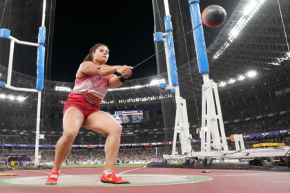 Aruncatoarea de ciocan canadiana Rogers isi apara titlul mondial la Tokyo