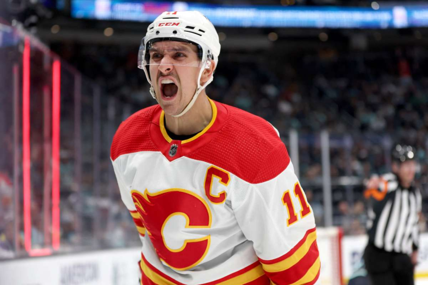 Calgary Flames prelungesc contractul lui Mikael Backlund pentru doi ani