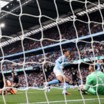 Esteve marcheaza doua autogoluri in timp ce Man City umileste Burnley la revenirea lui Walker