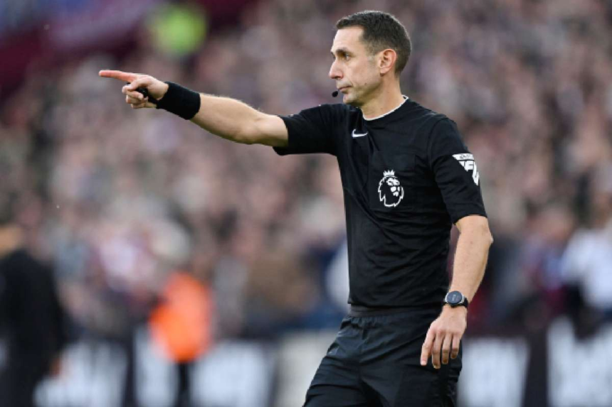 Fostul arbitru din Premier League David Coote neaga acuzatia de detentie a unei imagini indecente