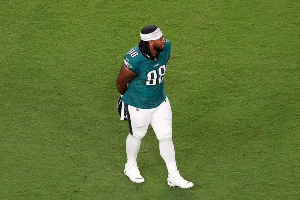 Jalen Carter a fost eliminat la inceputul sezonului NFL pentru ca a scuipat pe Dak Prescott