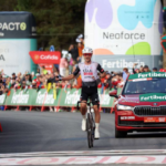 Jay Vine se grabeste la victorie in etapa 10 a Vuelta pe cand Jonas Vingegaard recastiga conducerea