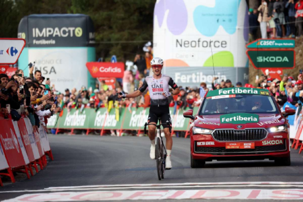Jay Vine se grabeste la victorie in etapa 10 a Vuelta pe cand Jonas Vingegaard recastiga conducerea