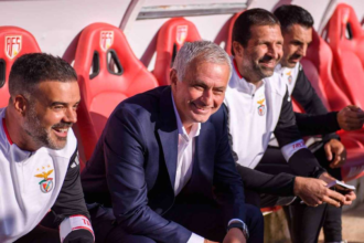 Jose Mourinho sarbatoreste intoarcerea la Benfica cu o victorie decisiva impotriva lui AVS