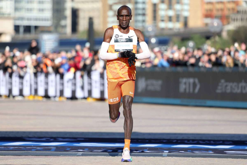 Kipchoge si Hassan vor incepe la New York Marathon