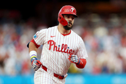 Kyle Schwarber este al doilea jucator Phillies care loveste 50 de home run uri