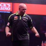 Michael van Gerwen il invinge pe Rob Cross intr un meci strans din Amsterdam