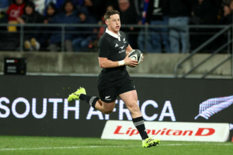 Mijlocasul la gramada Alb All Roigard revine pentru Bledisloe Cup