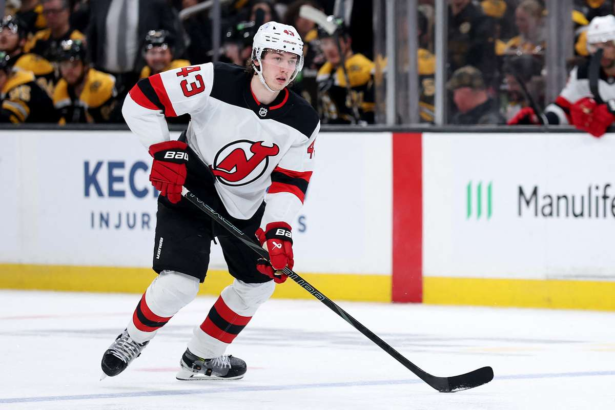 New Jersey Devils vor semna fundasul Luke Hughes