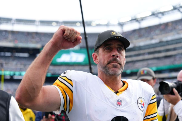 Rezumat NFL Steelers castiga in debutul lui Aaron Rodgers