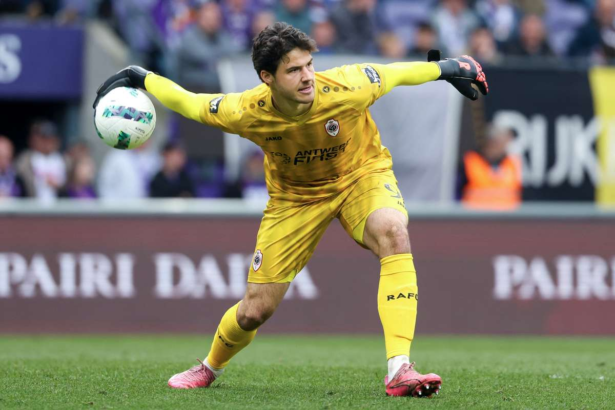 Senne Lammens se transfera la Manchester United din Antwerp