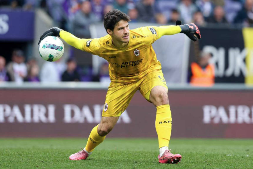 Senne Lammens se transfera la Manchester United din Antwerp