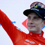 Vingegaard castiga tricoul rosu in Vuelta cu o victorie puternica in evadare