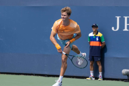 Australianul termina basmele lui Holmgren in Shanghai dupa un inceput puternic al danezului