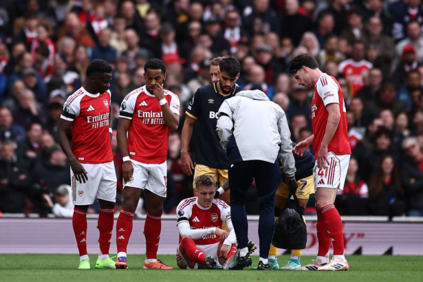 Cpitanul Arsenal Martin Odegaard se confrunta cu o accidentare in victoria cu West Ham