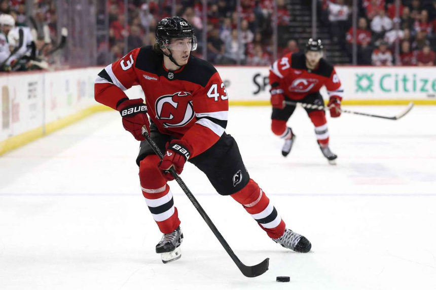 New Jersey Devils semneaza cu Luke Hughes un contract pe sapte ani 63 milioane de dolari