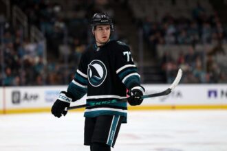 Rechinilor Michael Misa castiga primul sau punct din cariera asistand golul lui Adam Gaudette