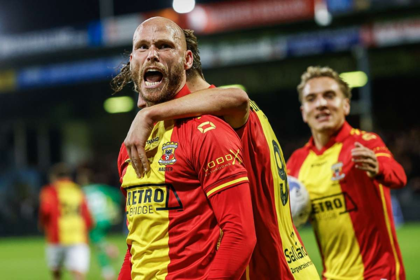 Rezumat Eredivisie FC Twente castiga derbyul Go Ahead Eagles egaleaza tarziu