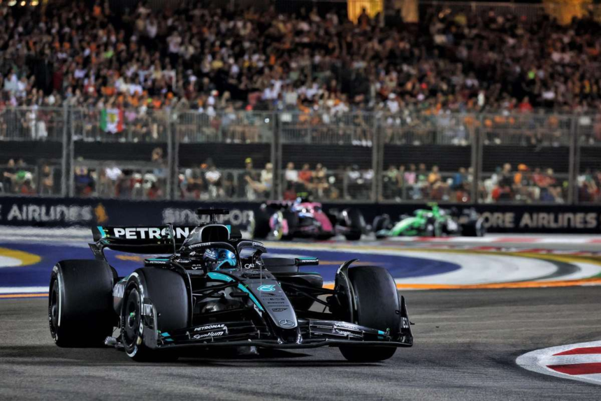 Russell castiga Grand Prix ul din Singapore in timp ce McLaren castiga titlul la constructori