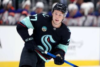 Seattle Kraken incepatorul Berkly Catton marcheaza primul punct in NHL