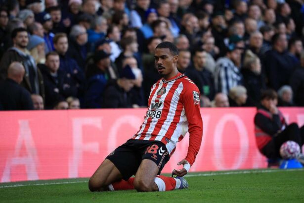 Sezonul impresionant al lui Sunderland continua cu o victorie tarzie la Chelsea
