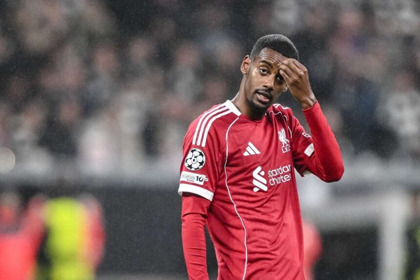 Slot confirma accidentarea lui Isak o incertitudine dupa ce vedeta Liverpool a fost fortata sa iasa din meciul cu Frankfurt
