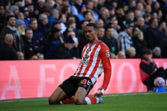 Startul impresionant al sezonului pentru Sunderland continua cu o victorie tarzie la Chelsea