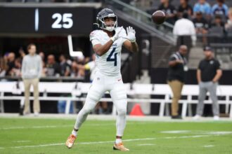 Tennessee Titans au eliberat pe receptorul de margine Tyler Lockett la cererea sa