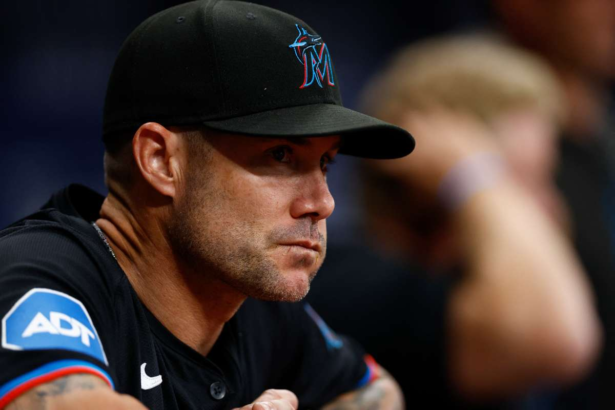 Texas Rangers l numesc pe Skip Schumaker ca nou manager