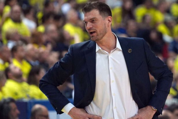 Tiago Splitter face istorie ca primul antrenor brazilian in NBA dupa arestarea lui Chauncey Billups