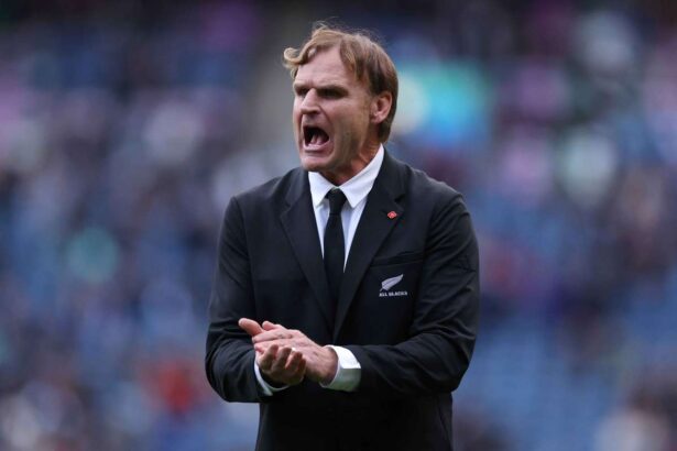 Antrenorul All Blacks Robertson cauta o mai buna disciplina