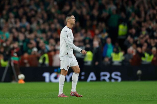 Antrenorul Portugalgiei Roberto Martinez considera cartonasul rosu al lui Cristiano Ronaldo drept aspru